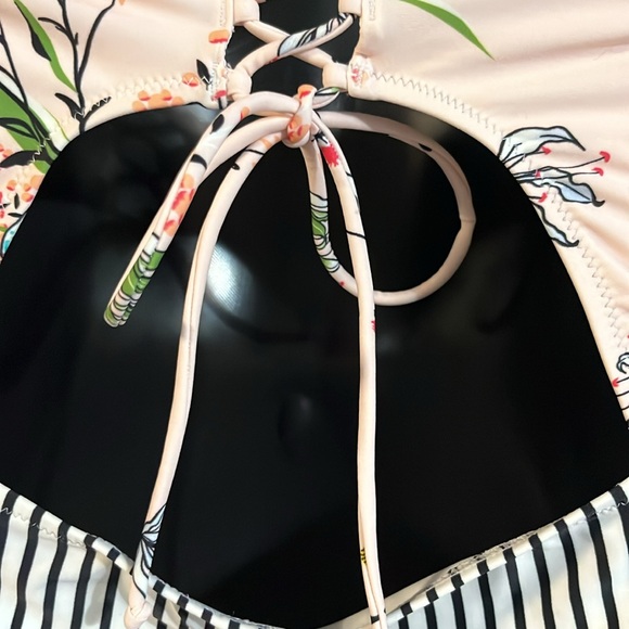 Cupshe one piece swim suit,size large, NWT. - Picture 6 of 9